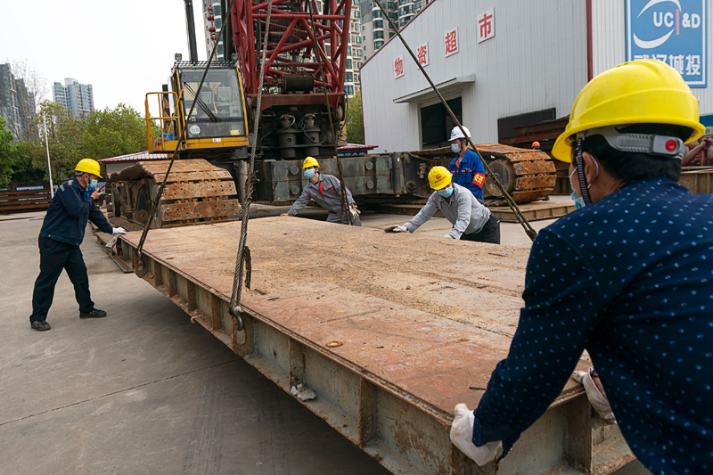 3月24日，中铁大桥局的施工人员在作业。新华社记者 熊琦 摄