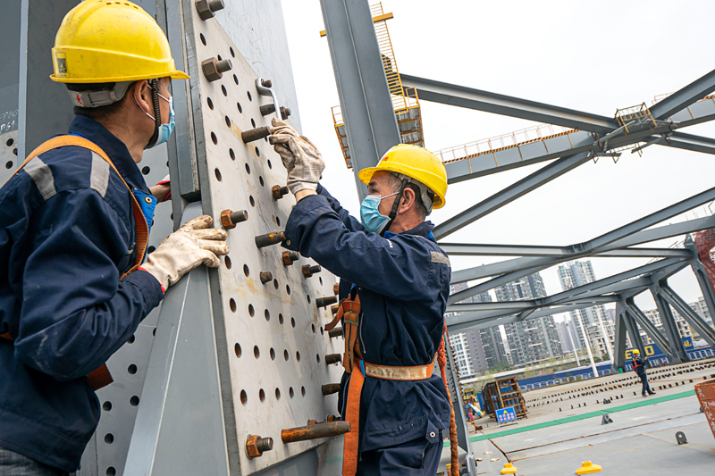 3月24日，中铁大桥局的施工人员在作业。新华社记者 熊琦 摄