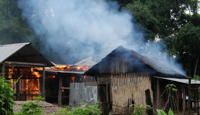 印度种族冲突致近80人死、40万人成难民 移民问题或是主因