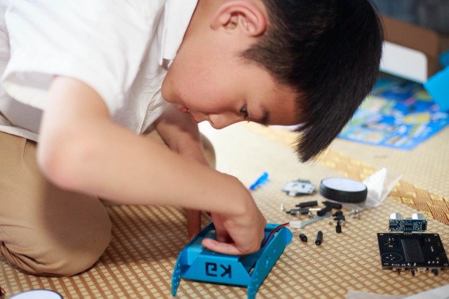 小卡XKBOT智能编程机器人
