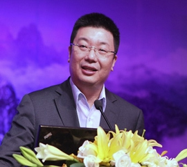 分众传媒创始人江南春曾为华谊兄弟前十大流通股股东，后在2011年三季度与张纪中两人分别减持了至少368.94万股与265.89万股，退出前十大流通股东名单。据悉两人至少套现约1.02亿元。